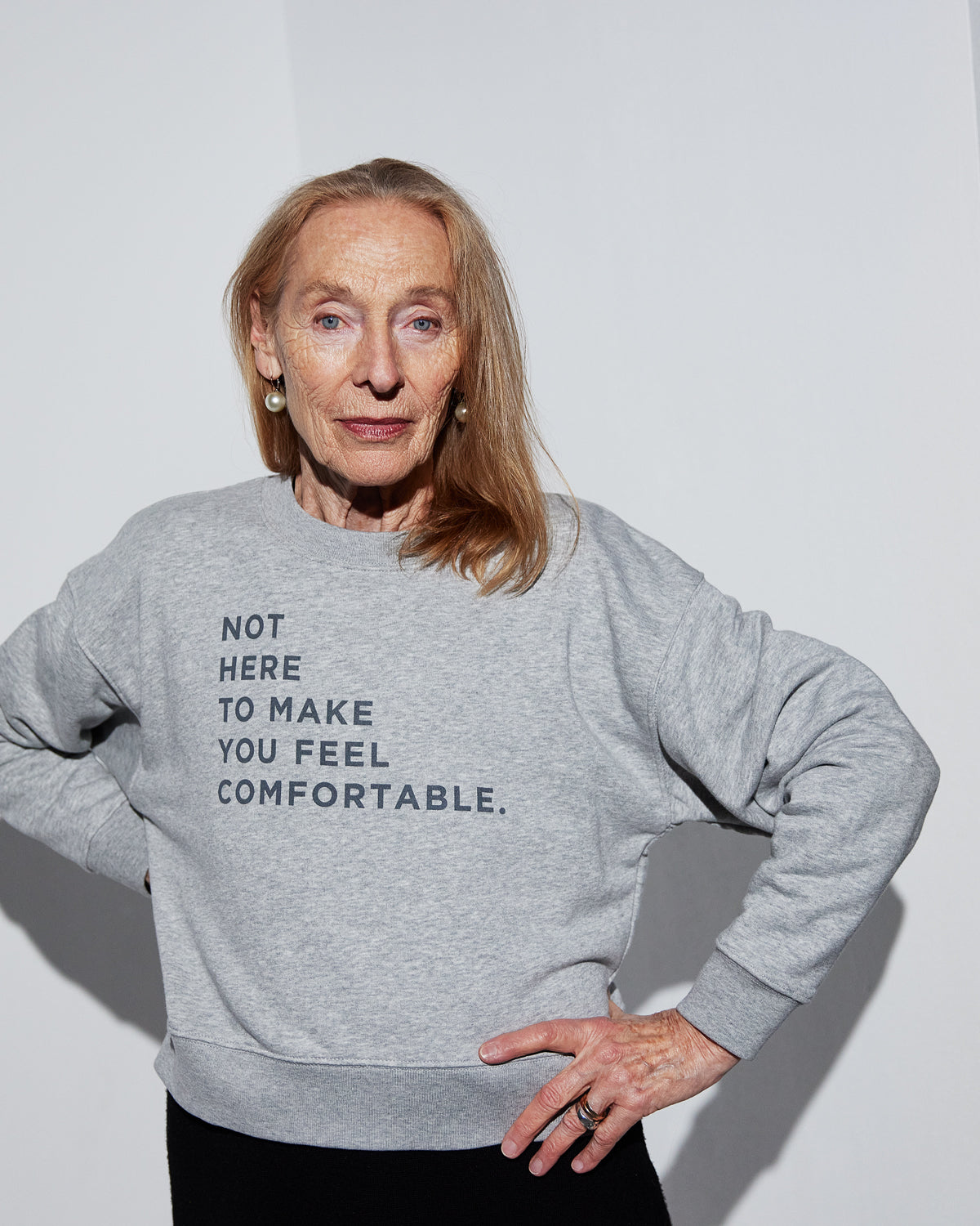 THE CROP SWEAT | grey // grey | FRONT PRINT – UNIQUITY.me